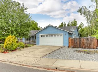 573 C St, Phoenix, OR 97535