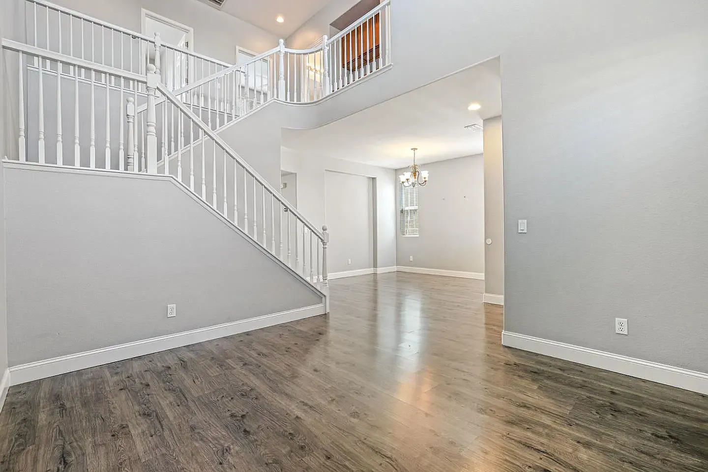 4 bed, 2374 sqft, $2,400 — Photo 3