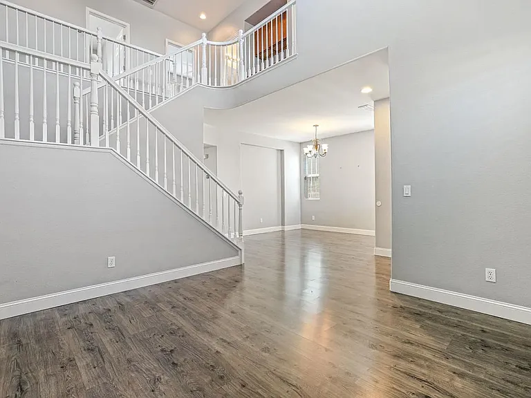 1520 Esplanade Dr — Photo 3