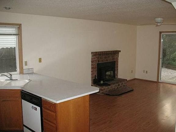 4th image of 15804 NE 3rd St