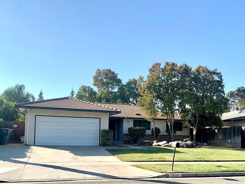 1033 W Magill Ave