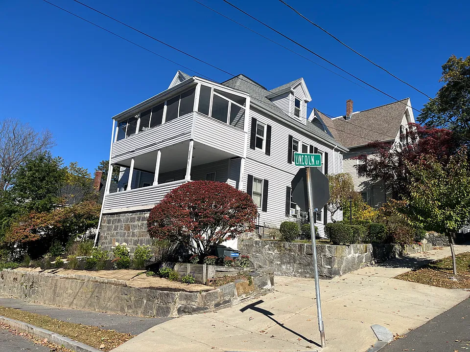129 Lincoln Ave