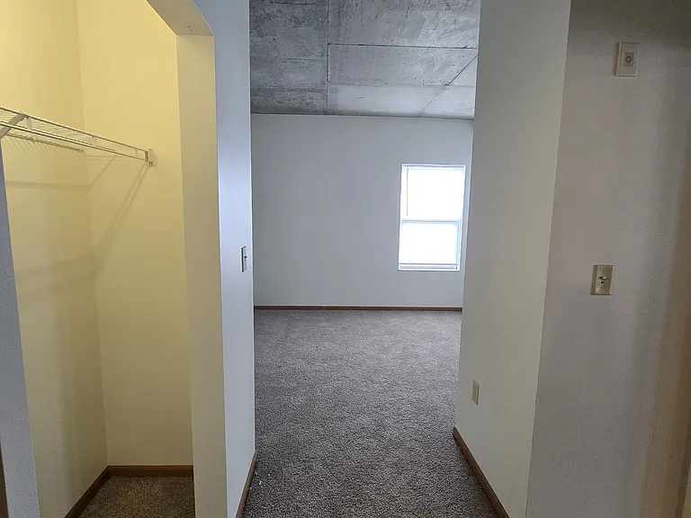 University Dale Apartments — Photo 16