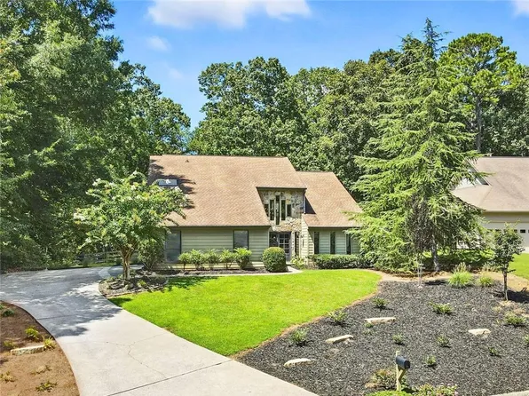 4220 Burns Heritage Trl NE, Roswell, GA 30075