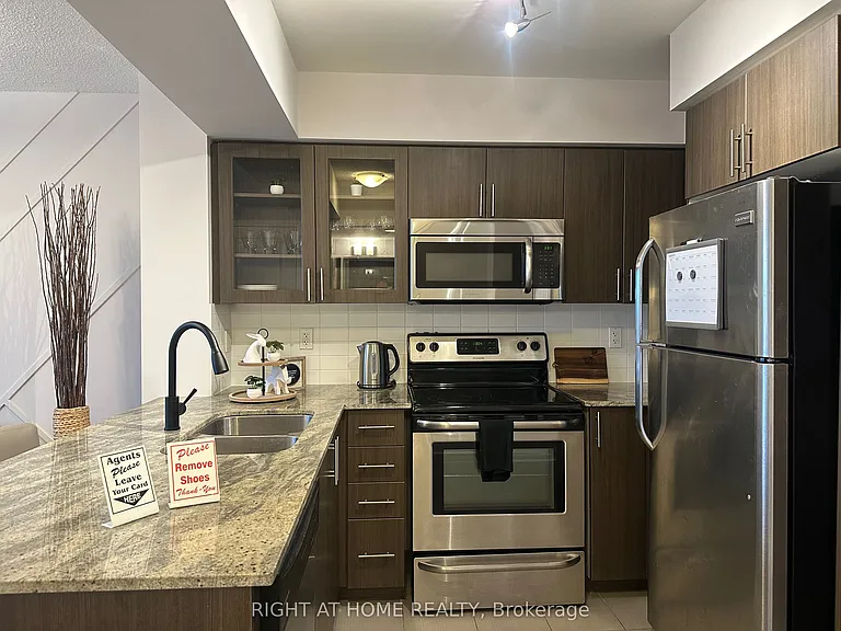 75 Norman Bethune Ave #221 — Photo 4