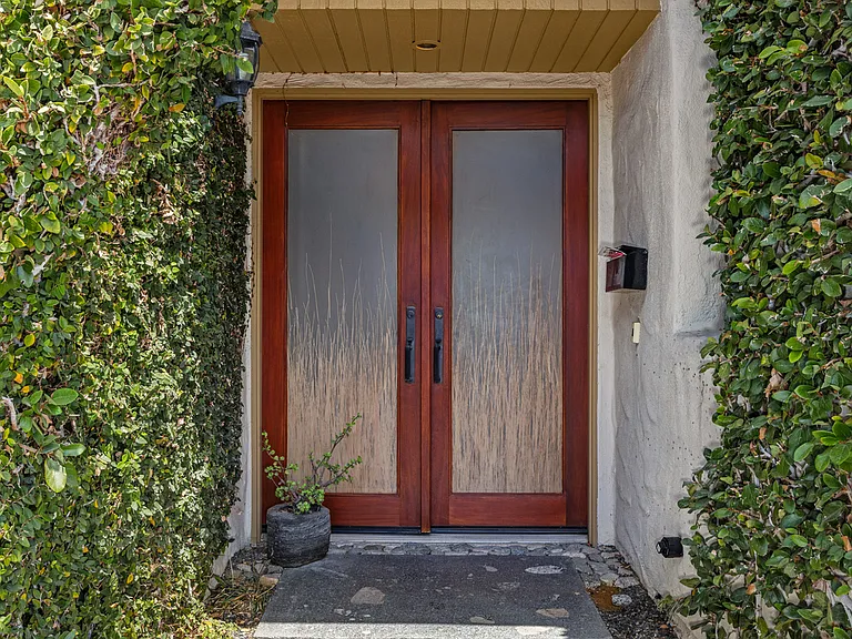 674 E Solana Cir — Photo 3