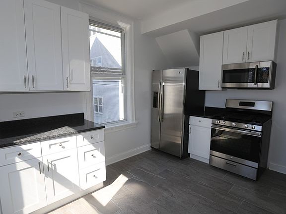 3rd image of 3316 N Southport Ave APT 2