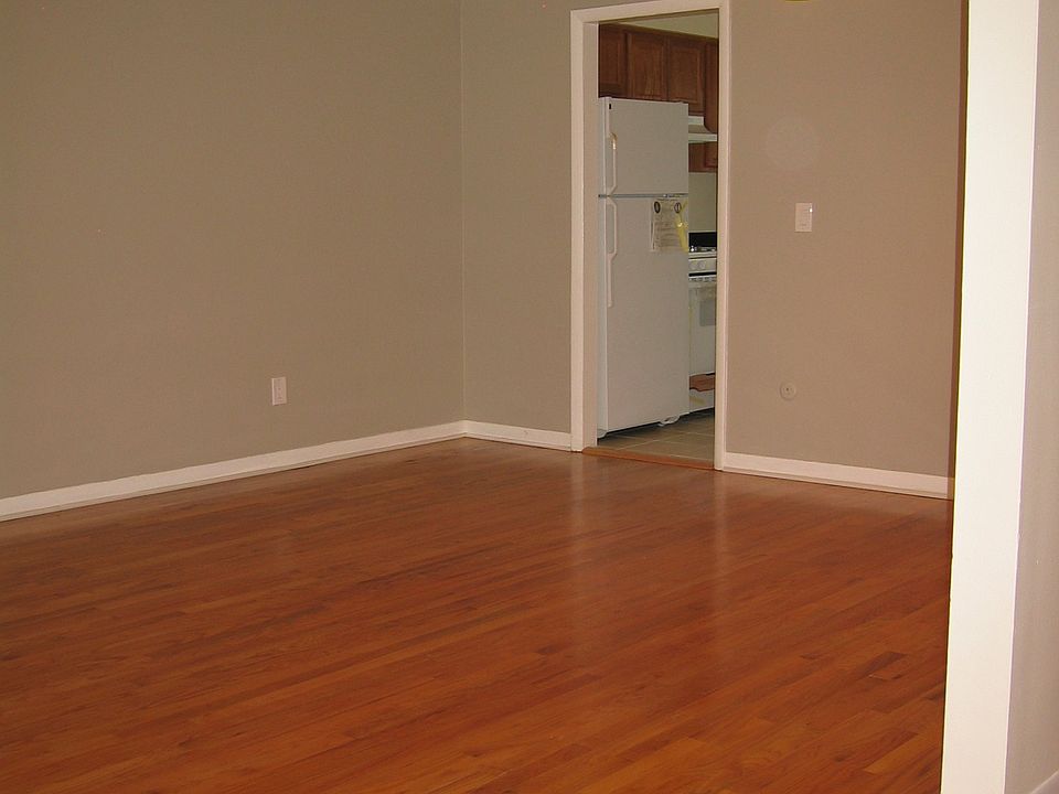 1st image of 524 Fox Hills Dr S