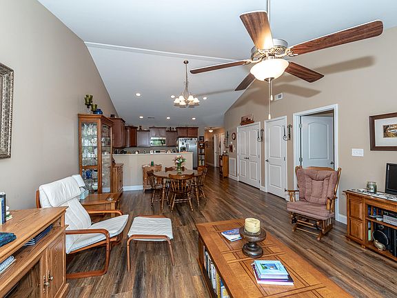 5th image of 2763 Waters Place Dr