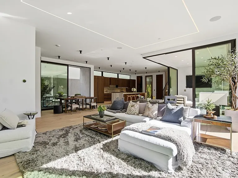 400 Heliotrope Ave — Photo 7
