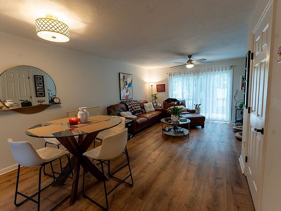 4th image of 79 Steeplechase Ct Unit 79
