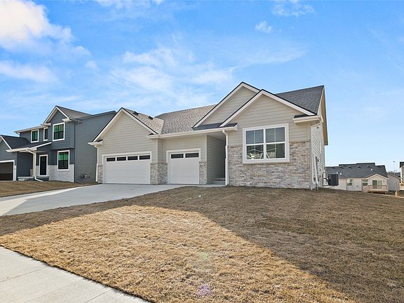 2nd image of 2570 SE Kettleridge Ln
