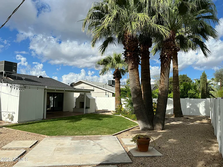 8744 E Rose Ln — Photo 15
