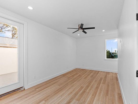 4th image of 2600 Barbee St