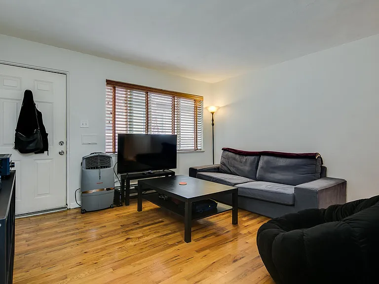 220 S Holly St #2 — Photo 3