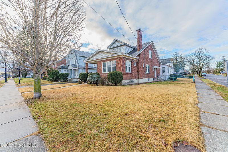2nd image of 1058 Washington Avenue