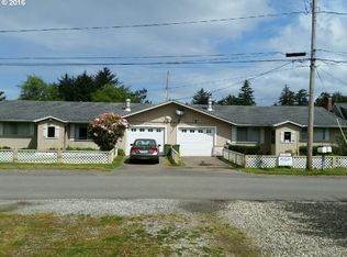 825 Division St NE, Bandon, OR 97411