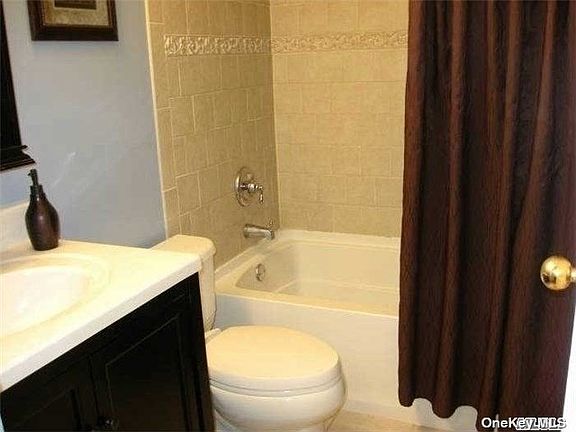 5th image of 425 Clubhouse Ct