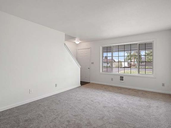 2nd image of 3138 SW Glacier Ave