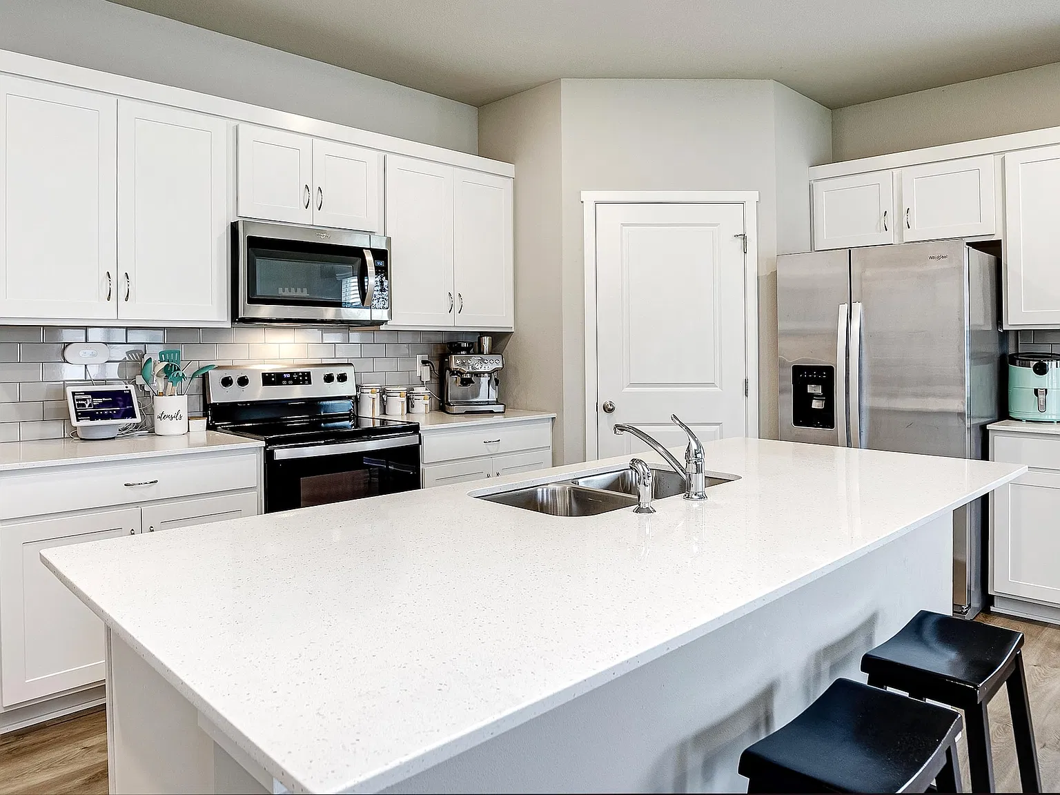 4 bed, 2511 sqft, $4,000 — Photo 3