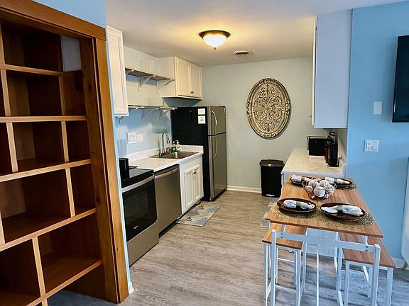 3rd image of 105 120th St Unit 37