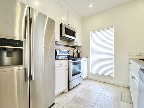 3rd image of 407 Josephine St