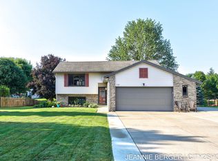 7523 Yorkshire Dr, Hudsonville, MI
