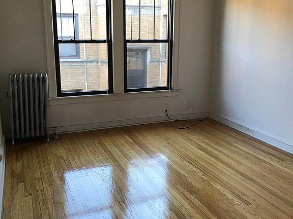 3rd image of 5941 N Paulina St #2