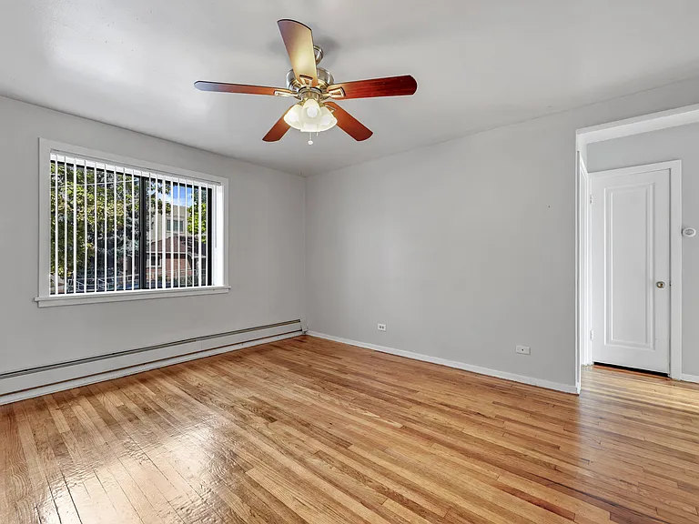 Clermont Apartments — Photo 9
