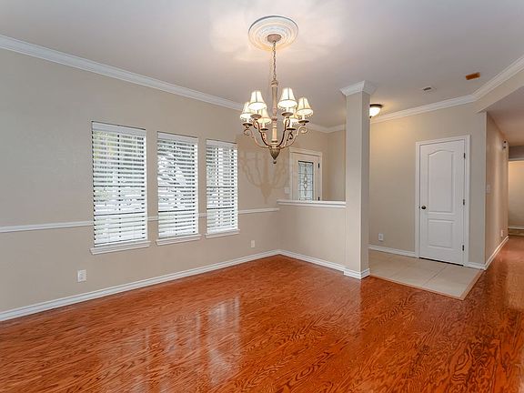 5th image of 1213 Live Oak Cir