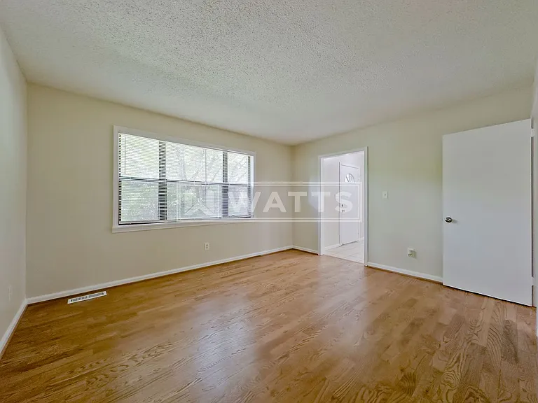 1036 Rose Hill Cir — Photo 10