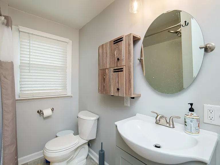 10 Glendale Ave — Photo 18