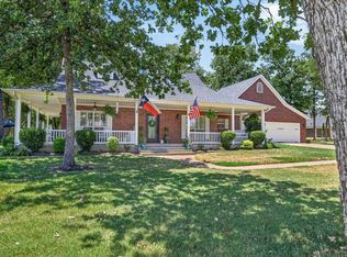 233 Saint Andrews Dr E, Mabank, TX 75156
