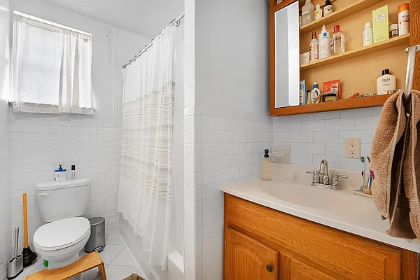 Rented by Highline Residential | media 7