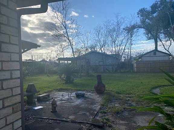 2nd image of 805 Shasta Dr