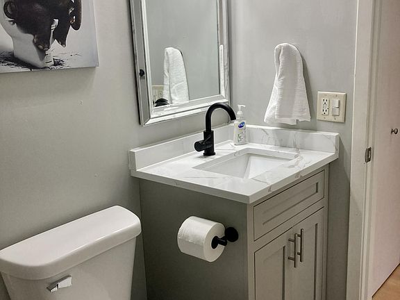 5th image of 3019 Bryant Ave S APT 6