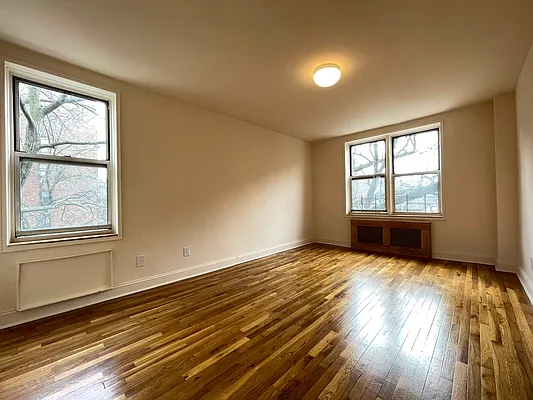 Rented by Kew Forest Realty Inc | media 5