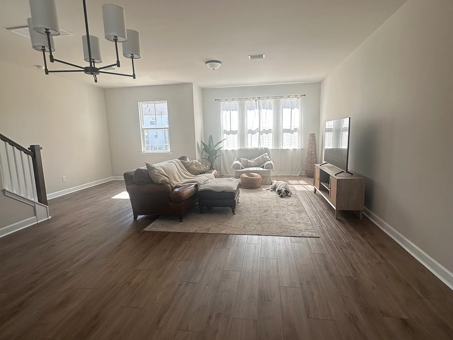 3 bed, 3.5 bath, 2400 sqft, $2,300 — Photo 3