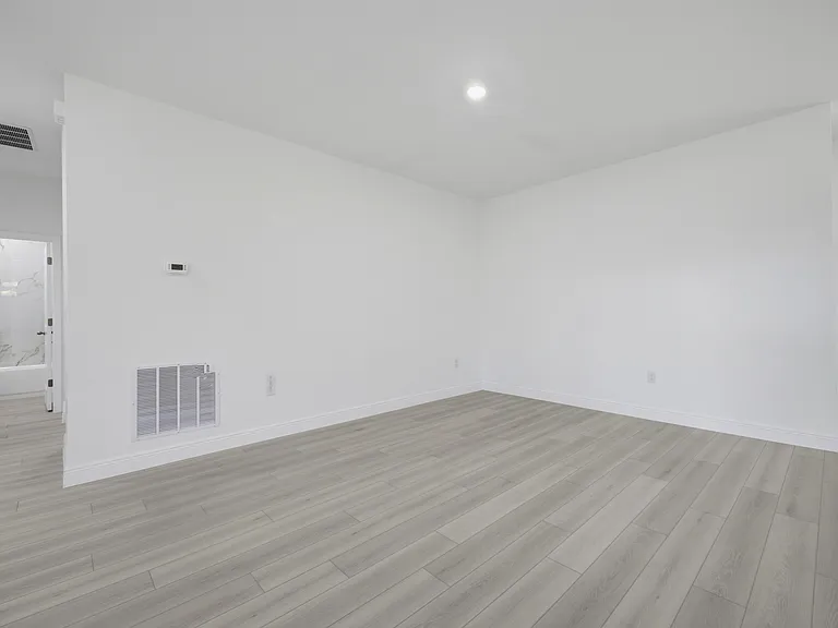 8010 Sandalwood Ln — Photo 10
