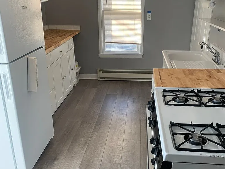 427 Delaware Ave — Photo 2