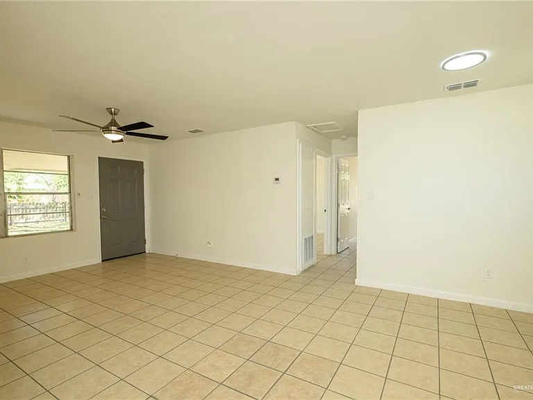 1823 Warren St — Photo 2