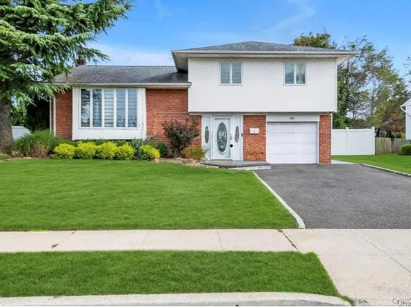 12 Julliard Drive, Plainview, NY 11803