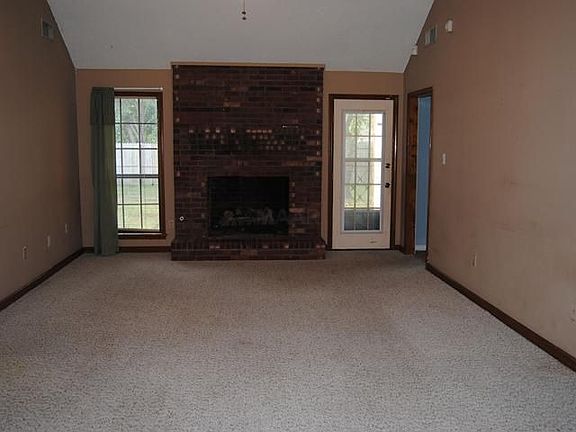 3rd image of 30 Beechwood Dr