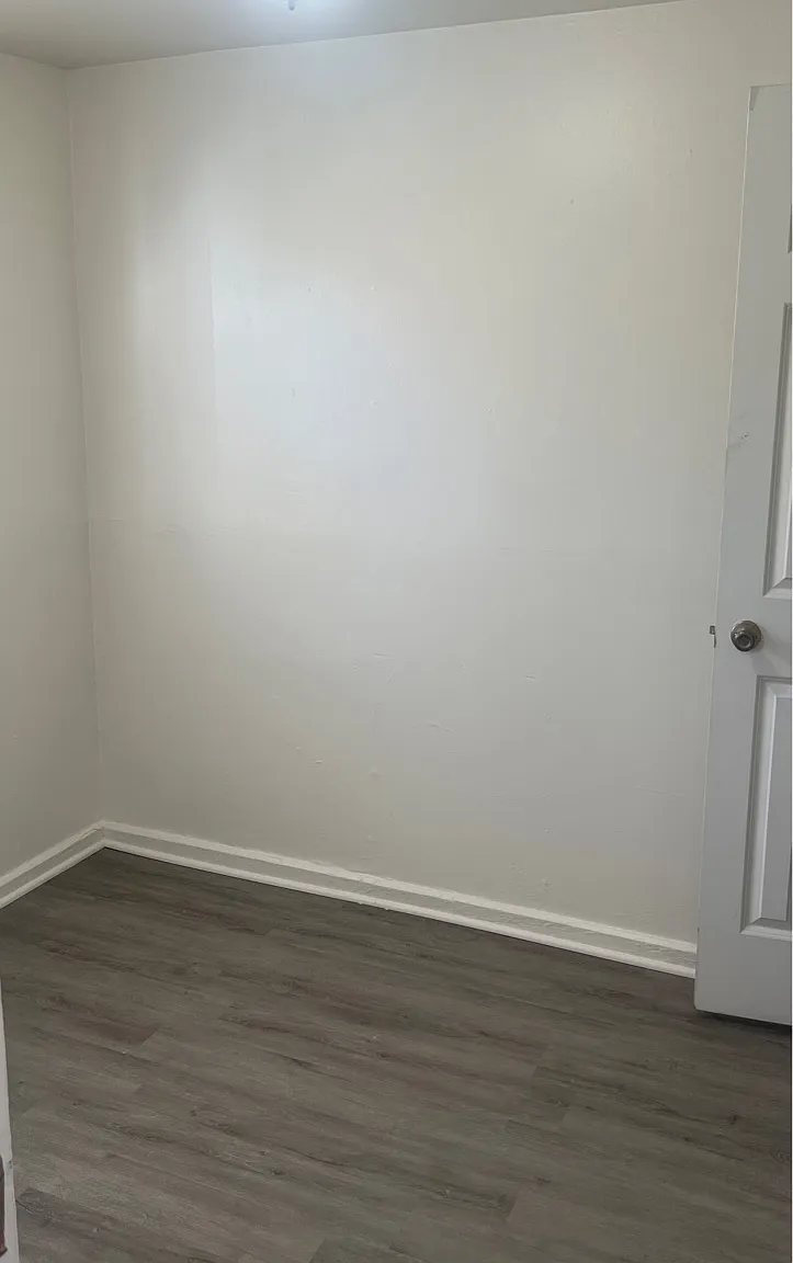 902-904 Jackson - Rear Unit — Photo 3