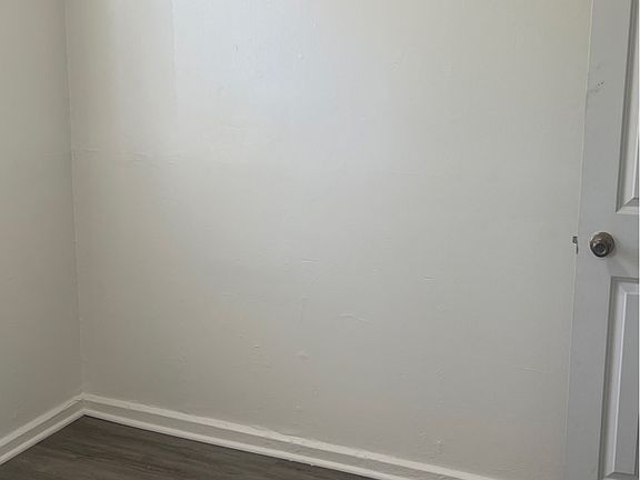 3rd image of 902 S Jackson St