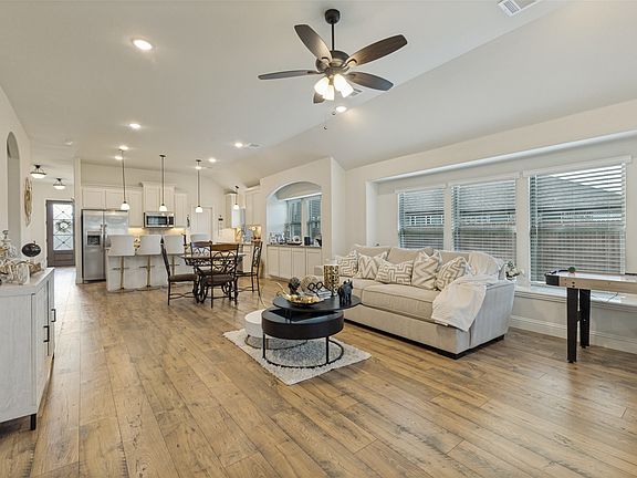 5th image of 127 Woodlands Way