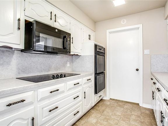 Double ovens and solid surface cooktop for preparing family meals!