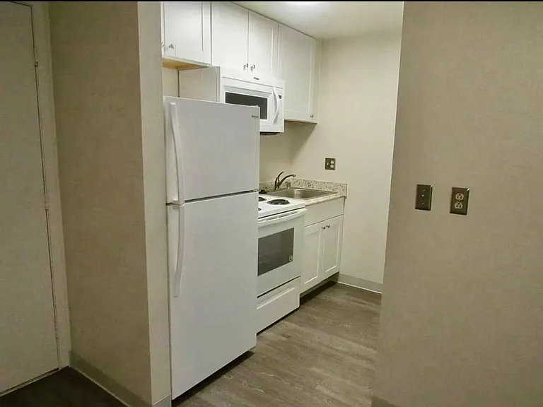 543 W 6th St — Photo 2