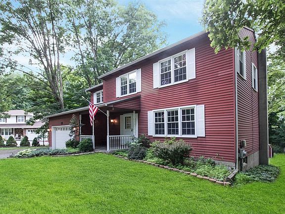 3rd image of 36 Sachson Pl