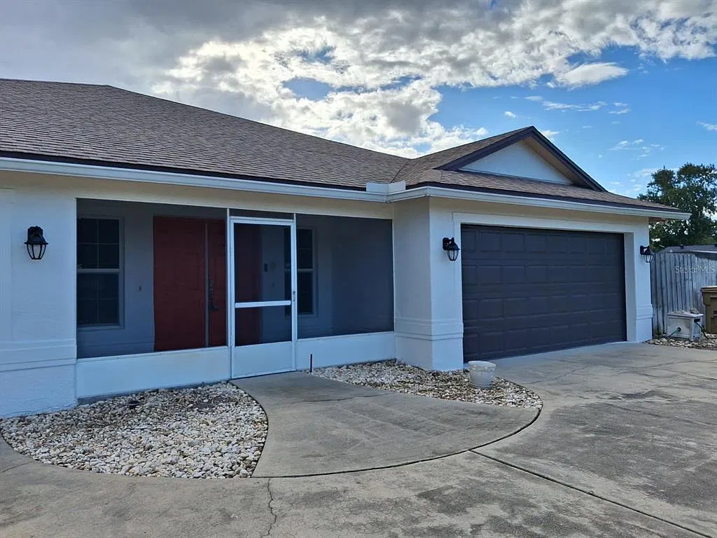 3 bed, 2.0 bath, 1721 sqft, $2,400 — Photo 2